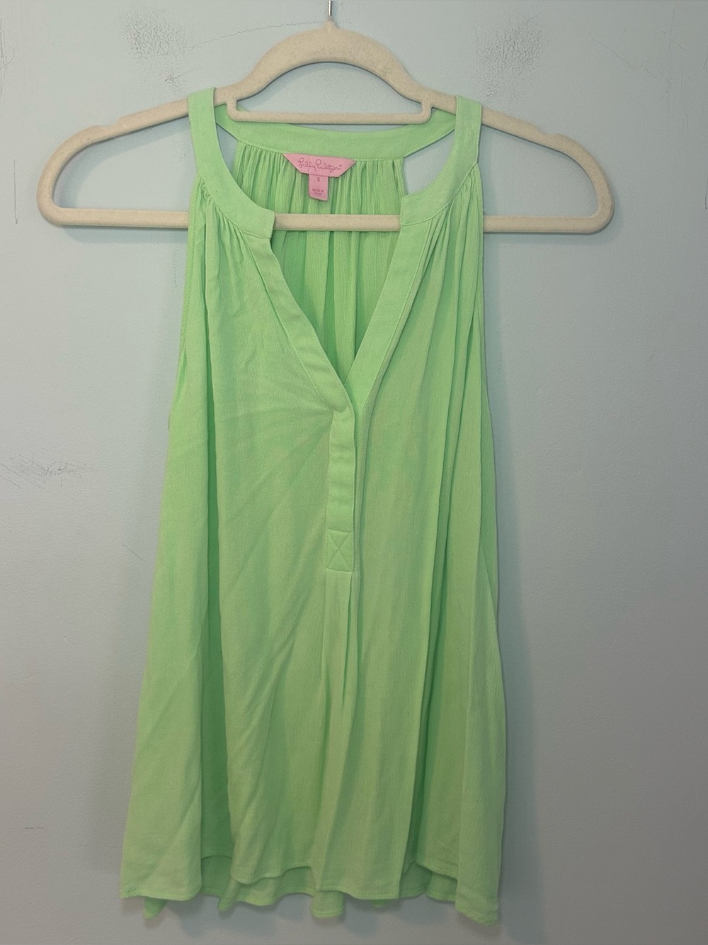 Lilly Pulitzer Mint Green Sleeveless V-Neck Blouse Size Small